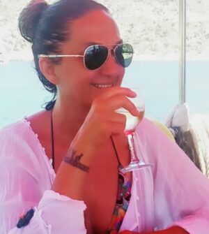 Yeşim Gül Akşar Instagram - 🙋🌼