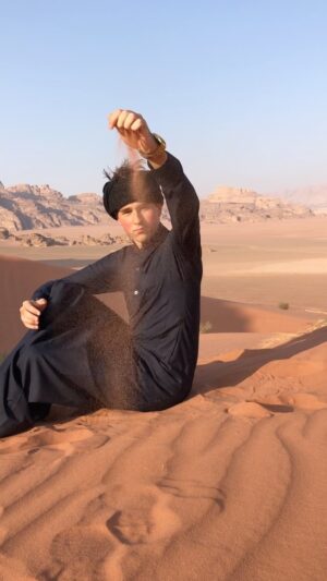 Yevgeniy Malyarchuk Instagram - “It’s not a dream , it’s Jordan 🇯🇴” Иордания - Сказочная Страна✨ Иордания – страна истории и культуры, красоты и удивительного разнообразия, которым она поражает раз и навсегда😍 Понятно почему именно в этой стране снимали такие фильмы как Aladdin, Martian , Indiana Jones, Lawrence of Arabia  и многие другие !🎥😍❤️✨ @hiltondeadsea оазис среди пустыни - оазис сказочной Иордании где каждую ночь тебе сниться новая сказка 🏜 Song - Arabian Nights by Will Smith @willsmith #arabiannights #petrabynight #hilton #visitjordan