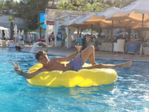 Yevgeniy Malyarchuk Instagram - Life is so much more fun if you enjoy it 🏝☀️🌟 #ibiza #pool #party #life #fun #enjoy #happiness #жизнь #счастье #ибица