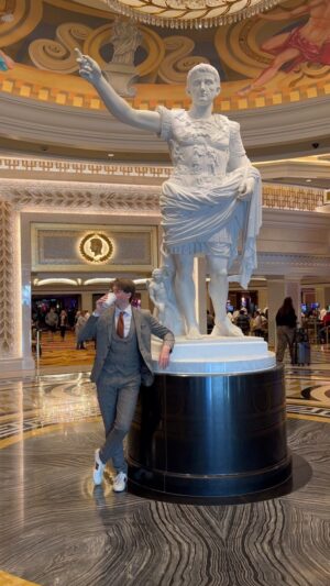 Yevgeniy Malyarchuk Instagram - Theories of Aesthetics ✨ To make art successful base it on the principles of Imitationalism, Formalism, Instrumentalism, and Emotionalism ✨Remember that Work can be art , Life can be art, and Love can be art 💞 #lasvegas #art