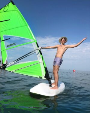 Yevgeniy Malyarchuk Instagram - 🏄☀️WindSurfing☀️🏄
Люблю Лето за Жару , Море и Прекрасные Эмоции ! Водные виды спорта это отдельная тема удовольствия☀️🏄 @surflaguna - у них очень классные инструкторы которые все объяснят и покажут. Каждую неделю в определенные дни у них действует скидка до 30% на все услуги! 🙌🏻🙌🏻🙌🏻 Для Детей ДО 15 - БЕСПЛАТНЫЕ УРОКИ WindSurfing !!! Рекомендую Всем посетить @surflaguna ! Кроме WindSurfing можно научиться кататься на SUP или Кайаке ! Также можно записаться на SUP Йогу на рассвете - красота !!!😍😍😍#йога #sup #windsurfing #одесса #море