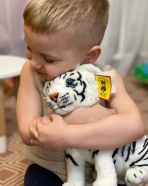 Yevgeny Roizman Instagram - Всё.
Мы собрали для Марка @m_ugrekhelidze 121 (сто двадцать один) миллион.
Смогли, успели.
Будет жить и встанет на ноги.
Каждого, кто принял участие, обнимаю и каждому жму руку.

Ну, вот, а вы думали, что чудес не бывает!….

@leyla.gus

@roizmanfond