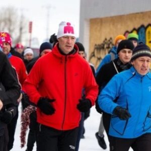 Yevgeny Roizman Instagram - Ну что, Екатеринбург, начнём год красиво?
Завтра в 12.00 пробежимся на Плотинке. Можно с детьми. Начнём от ротонды. Быстро не побежим. Потом чаю с пирогами попьём.