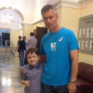 Yevgeny Roizman Instagram - Завтра на Толмачёва 11 буду вести приём. 
Начнём в 10 и до конца.
Если помощь нужна, или сами готовы людям помогать - приходите.

Фотку просто так поставил, это Артём, которому мы ноут подарили. Здесь он маленький ещё. 

С @leyla.gus и @ashumilov77_urist 
в @roizmanfond