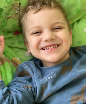 Yevgeny Roizman Instagram - Ладно, давайте о хорошем. Консилиум одобрил Марку укол Золгенсма.
Круг добра закупит в ближайшее время.
Марка начинают готовить.
Всё у нас получилось.
Улыбнулся.