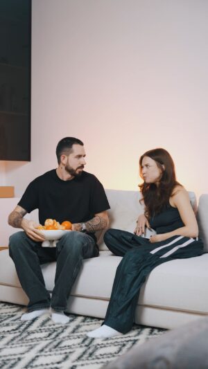 Yevhen Taller Instagram - Інколи мені здається, що я дійсно на роботі 😁🍊 @tallertv