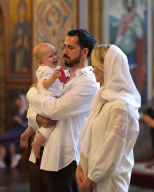 Yevhen Taller Instagram - Таїнство Хрещення нашого Луки ❤️
Я тепер офіційно не тільки хрещений батько, але і кум 😎