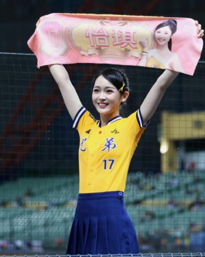 Yi-Chi Hung Instagram - 恭喜贏球～～～～～⚾️🐘💛
拿下這場勝利😍

其實每次在應援台上應援的時候，只要能聽到大家的回應我就會很開心🥰
所以下次不要吝嗇開口跟我一起為場上的球員們應援好嗎🤙🏻

謝謝昨天前天到主場、在線上支持中信兄弟的你們💛
我們一起繼續努力！！

📷：偷拿丹尼爾毛巾的佑樺、也要保持速度的麥坤紘愷、米米、66、Mao、脆上海巡到的照片

#中信兄弟 #cpbl #passionsisters #洲際棒球場 #職棒35