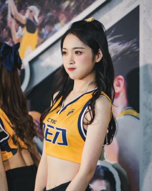 Yi-Chi Hung Instagram - 今天真的是非常之緊張刺激的一場比賽
輸一分沒關係，還有機會贏回來😍😉
也希望我們阿巴西沒事嗚嗚嗚🥹🥹🥹

希望5/14還有機會見到各位線人們嗷嗷！
跟著怡琪一起繼續幫中信特攻加油⚡️🏀

📷：做了我的怪表情大頭衣的瑋聰、長得很像混血兒的sean、煜

#中信特攻 #季後賽 #T1LEAGUE #中信兄弟 #passionsisters