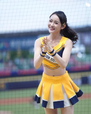 Yi-Chi Hung Instagram - 勝利的聲音在哪裡～～～～～～
在這裡😍😍😍
#爪爪實況慶典主題日 大家喜歡嗎🤗🤗
明天見 繼續加油加油🐘💛💛💛

📷：麥坤、andy哥、歐文

#中信兄弟 #洲際棒球場 #passionsisters #爪爪