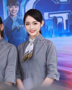 Yi-Chi Hung Instagram - 謝謝搭乘PS航空✈️
🛫成功平安順利到達目的地🛬
我是空服員怡琪，期待與您再次相見

📷：紘愷、被漂亮可愛姵宸許願拍我ㄉ韋德、一日隊員終身隊員的小耘（表情包拍攝者）

#後面有驚喜 #是我看到題目嚇到問號的部分
#星宇航空 #空姐 #passionsisters #中信兄弟
#starlux #airlines
