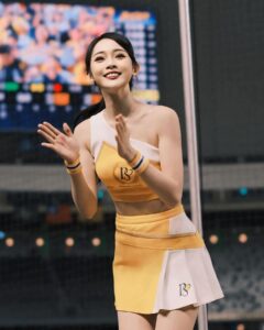 Yi-Chi Hung Most Liked Photos and Posts