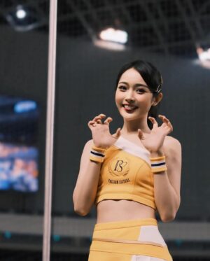 Yi-Chi Hung Instagram - 背號17的怡琪大巨蛋🥚終於登場！！
謝謝兩天來現場支持和電視機前的球迷🫶🏻🐘🐘
今天終於贏了嗷嗚嗚嗚！！
好快樂啊啊啊啊啊啊啊啊啊啊！！！
（還有人竟然拿著我的口頭禪的板板來😍😍）

還有很多要學習的，球季剛開始，陪我們繼續走下去
開啟新的篇章吧🫶🏻💛

好久沒看到大家🤩
下禮拜繼續洲際見囉🥳

-

同時也謝謝官大元的付出，辛苦了！！！🫶🏻💛
能堅持自己喜歡的事情這麼久，真的毅力非常堅定
我相信退休不是件容易的事情，但是大家絕對不會忘記的🫶🏻

📷：威爺、楊少、紘愷
嗷嗚板板：同樣17的yi-chi chen 🤪

#大巨蛋 #中信兄弟 #passionsisters #棒球 #中華職棒 #官大元