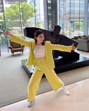 Yi-Chiao Liao Instagram - 戰力，毅力，努力！！！
這是我最近的三力💪😁

有人抓到這個梗嗎

#三立台劇 #開鏡 #願望
@dramasettvtw @magicpower_media 

西裝 @uuin_official 

#我的人生志願就是活到老都要很有趣
#無法正經好好拍照系列