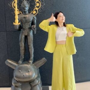 Yi-Chiao Liao Instagram - 戰力，毅力，努力！！！
這是我最近的三力💪😁

有人抓到這個梗嗎

#三立台劇 #開鏡 #願望
@dramasettvtw @magicpower_media 

西裝 @uuin_official 

#我的人生志願就是活到老都要很有趣
#無法正經好好拍照系列