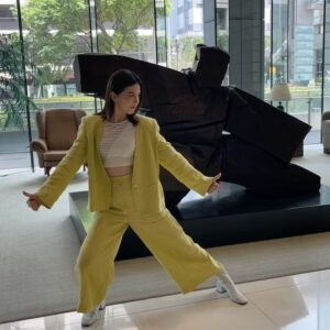 Yi-Chiao Liao Instagram - 戰力，毅力，努力！！！
這是我最近的三力💪😁

有人抓到這個梗嗎

#三立台劇 #開鏡 #願望
@dramasettvtw @magicpower_media 

西裝 @uuin_official 

#我的人生志願就是活到老都要很有趣
#無法正經好好拍照系列