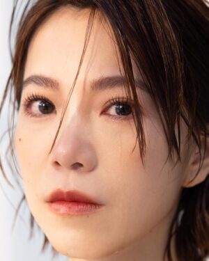 Yi-Chiao Liao Instagram - #聖誕快樂
連續兩天三攤派對慶祝聖誕節
和朋友們聚會暢聊超開心
每次有人不小心按到關燈開關
就直接唱起生日快樂歌
幫耶穌暖壽是我們的趣味

胡鬧吃喝
收到超喜歡的交換禮物🎁😊
感謝🙏感動😹感恩🥹

今天只想睡到自然醒

📷 @www980657 
💄 @junyilai_ 
💇 @shu_yi_liao 
👗 @9y0a_3l2i9n