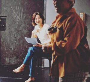 Yi-Chiao Liao Instagram - #完美咪咪 舞台劇 @nicetitstaipei 
#一家團圓 八點檔 @dramasettvtw 

記得好幾年前有一天
坐在車上跟媽媽聊天
聊生活、人生、東南西北聊

突然媽媽問我
你的人生目標是什麼？
我當下冒出一句話
：「人盡其才，物盡其用！」

不知道這跟一半的客家血統是否有關係
希望物品能夠使用到它本身的最大價值

人也是
我的能力能發揮多少
我就希望能夠淋漓盡致
然後追求更好更進步去拓展自己的生活

後來對於物品
也是希望能夠更珍惜
東西擺著不用其實是零價值
能好好使用
50元也會像500元一樣好用

不看能力不足
而是看自己還有多少進步空間
再努力往前、再努力往前

雖然
最近真的幾乎沒有睡眠時間
同時兩個工作兩邊火熱進行
以後當然還是要以身體健康為首要來安排行程

好佳在～這旅程累歸累
兩邊的工作都非常好玩
所以再累～哀嚎一下、也能再找回活力💪😊💪
繼續努力🔥

能被需要、被使用
無論那過程如何
我都感恩
要好好珍惜
能有努力的時候、拼命的時候

謝謝你們的陪伴
愛你們

@nicetitstaipei 
我們台北藝穗節
8/19 19:30
8/20 15:00、19:30
還有三場演出喔
之後售票訊息出來再跟你們說

午安😊

#感謝這陣子被愛包圍
#演員 #廖苡喬
會一直努力前進↖(^ω^)↗