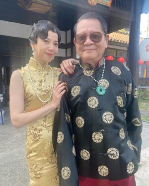 Yi-Chiao Liao Instagram - #轉換
發現這批照片放在草稿夾好一陣子，
在影集 #商魂 裡的角色，飾演謝水深旁邊的女人 ，#秋月，
出現在第一集大約有四分鐘的戲份。

已經忘了當初發文時想要說什麼，
現在早已進入另一個角色。

生活也是不斷地前進，轉換。

對於世界有感，無論現在還是過去，
還有未來，
都是由人書寫的，

我們能夠選擇的、做好的，當下這一刻，
都有可能在未來的某一天驚豔眾人吧。

至少，在當下，是無愧的，努力，前進。

最大的利己是從利他出發的。

最後還是宣傳一下這部戲，商魂
在中華電信MOD還有 Hami Video 可以收看全劇👍
@tradewar2024