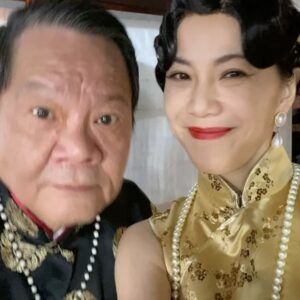 Yi-Chiao Liao Instagram - #轉換
發現這批照片放在草稿夾好一陣子，
在影集 #商魂 裡的角色，飾演謝水深旁邊的女人 ，#秋月，
出現在第一集大約有四分鐘的戲份。

已經忘了當初發文時想要說什麼，
現在早已進入另一個角色。

生活也是不斷地前進，轉換。

對於世界有感，無論現在還是過去，
還有未來，
都是由人書寫的，

我們能夠選擇的、做好的，當下這一刻，
都有可能在未來的某一天驚豔眾人吧。

至少，在當下，是無愧的，努力，前進。

最大的利己是從利他出發的。

最後還是宣傳一下這部戲，商魂
在中華電信MOD還有 Hami Video 可以收看全劇👍
@tradewar2024