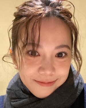 Yi-Chiao Liao Instagram - 這是我的Monday blue😊
好開心的工作天
好喜歡今天的妝髮還有拍攝
抓得住我
讓我能好好拍照
感謝所有的一切
感恩☺️🙏

#星期一藍
