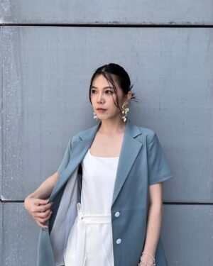 Yi-Chiao Liao Instagram - 苡喬今天穿著「碧玉」的顏色喔
 
開鏡儀式的活潑黃綠 vs
卡司發布會的優雅藍綠
你們喜歡哪種🍀

#三立八點檔 #願望 #江碧玉 #廖苡喬
@dramasettvtw 

👗 @ratherstores