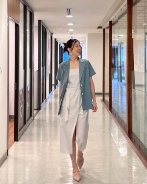 Yi-Chiao Liao Instagram - 苡喬今天穿著「碧玉」的顏色喔
 
開鏡儀式的活潑黃綠 vs
卡司發布會的優雅藍綠
你們喜歡哪種🍀

#三立八點檔 #願望 #江碧玉 #廖苡喬
@dramasettvtw 

👗 @ratherstores
