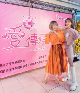 Yi Ling Wang Most Liked Photos and Posts