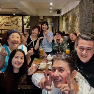 Yi Ling Wang Instagram - 那些年
我們一起拍戲的男孩和女孩
#鳥來伯與十三姨 
#藝鴒
#李秉樺
#陳麒凱
#謝靜怡
#蔡湘宜
#潘怡君
#陳憲儀
#倪巧如
#王京文
#黃導爆爆