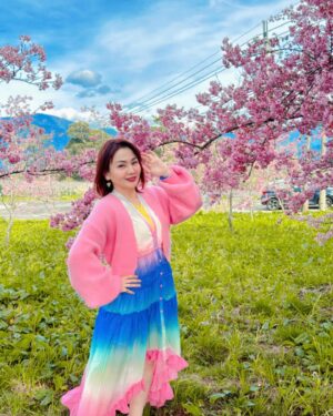 Yi Ling Wang Instagram - 4年才一次的2月29日
彌足珍貴。今天生日的人，真好！4年才大1歲。
生日快樂，青春永駐🎂🥂