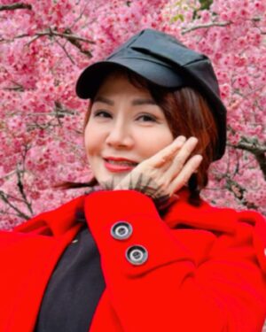 Yi Ling Wang Instagram - 一樹櫻花🌸
一臉滿意😍
這手出戲😅

#藝鴒
#福壽山千櫻園