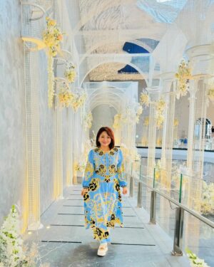 Yi Ling Wang Instagram - 祝你擁有甜甜的笑容，
美美的模樣，
連連的好運，
久久的幸福，
三八婦女節快樂！

#藝鴒