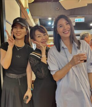 Yi Ling Wang Instagram - 歡樂的殺青酒🥂
我的老師
首部曲-燈塔水母的秘密

#方岑
#周曉涵
#寇家瑞
#段鈞豪
#張心妍
#林樹橋
#林書婷
#蘇彩翎
#jessie