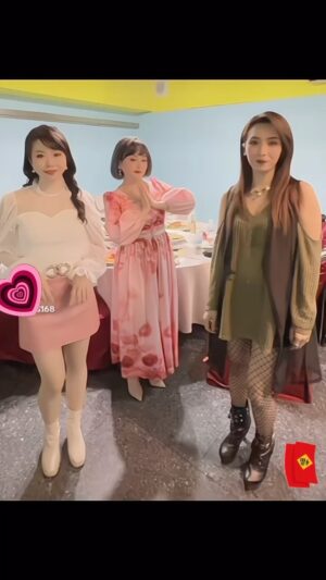 Yi Ling Wang Instagram - 龍喜為著你🐉探吉探吉💰
#姐姐愛鬧😜
#藝鴒
#甲子慧
#葉庭蓁Amy