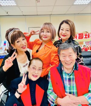 Yi Ling Wang Instagram - 愛傳承關懷演唱會✨

台灣優質生命協會-弱勢長輩照顧計畫。只要省下一碗陽春麵的錢，就能幫助獨居長輩安享晚年！您的100元，就可以讓生命影響生命！您的支持將化為最實質的服務，讓三餐不濟的長者能得溫飽❤️

https://reurl.cc/54QEgy

歡迎來電洽詢：02-25418098
#台灣優質生命協會

#紀寶如
#方馨
#許仙姬
#夏乙薇
#憶如
#陸一龍
#藝鴒