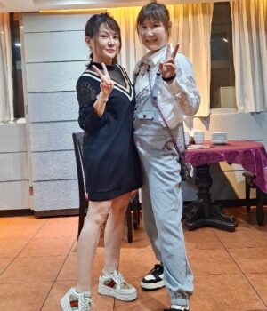 Yi Ling Wang Instagram - 歡樂的殺青酒🥂
我的老師
首部曲-燈塔水母的秘密

#方岑
#周曉涵
#寇家瑞
#段鈞豪
#張心妍
#林樹橋
#林書婷
#蘇彩翎
#jessie