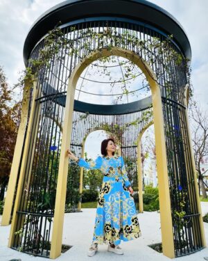 Yi Ling Wang Instagram - 年初五財神到
財滿福滿事事圓滿
龍賀！龍賀！

#藝鴒
#蓋婭莊園