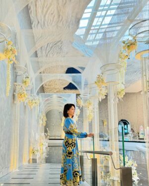 Yi Ling Wang Instagram - 年初五財神到
財滿福滿事事圓滿
龍賀！龍賀！

#藝鴒
#蓋婭莊園