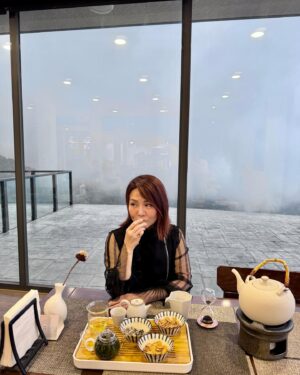 Yi Ling Wang Instagram - 有的茶入口雖苦
回味卻甘醇
這般清香
心也清了

#藝鴒
#筑淨茶苑