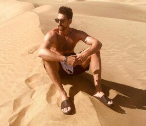 Yiannis Koukourakis Instagram - 🫸😎🫷