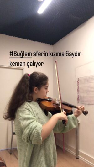 Yıldız Asyalı Instagram - @yesimsanatakademisi #buğlem #violin #student
