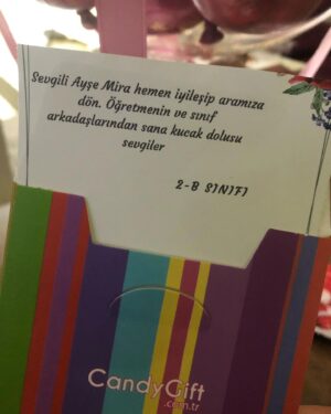 Yıldız Asyalı Instagram - Göz operasyonumuz için geçmiş olsun dileklerinize teşekkür ederiz  @ondermerih 2b @maltepekadirhas sınıfımızdan hediyemiz 💐😇🙏🎄🏡🐣🐣🐣🐣
