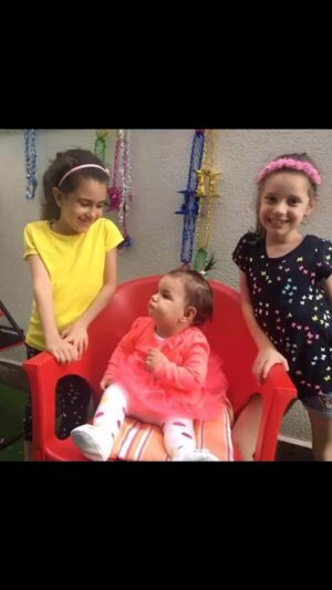 Yıldız Asyalı Instagram - Benim kızlarım artık 13 yaşını bitiriyorlar#20may Sude&Naz Çiçeklerim hayatınız su gibi berrak olsun 💐🧿🎁😇🥳 iyi ki doğdunuz aşklarım @sude.ardal @nz.ardll @gulizasyali #tb #2017 #2024 #2010 doğum gününüz kutlu olsun