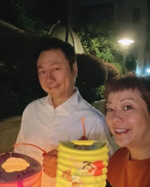 Yiu-Cheung Lai Instagram - 拿燈籠回到童年的中秋 祝大家中秋節快樂