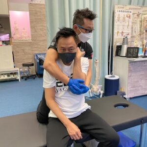 Yiu-Cheung Lai Instagram - 長年勞累 總要修正一下筋骨 @clmhk_raymondlee 多謝師傅調理 全身輕鬆