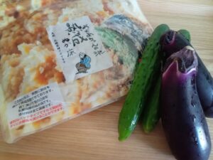 Yoko Mitsuya Instagram - ぬか漬け はじめました🍆🥒

なんて美味しいの！

美味しいだけでなく
健康にも美容にも良いとのこと☝✨

ぬか床ちゃん。
これから大切に育てていきます。

うま〜🤤