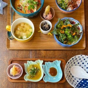 Yoko Mitsuya Instagram - お気に入りの豆腐カフェへ☺️

他にお客さんも居なかったので
貸し切り気分で友人とマシンガントークを楽しんできました🫶🏻

このあとスタバで４時間お喋りし倒したことはここだけの秘密🤫