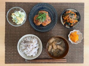 Yoko Mitsuya Instagram - 豆腐を入れたつくねです😋🍚