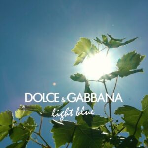 Yon González Instagram - El tacto, el aroma, la sonrisa eterna… Light Blue Forever, una historia que nunca acaba. 
#DGLightBlue #DGBeauty @dolcegabbana @dolcegabbana_man