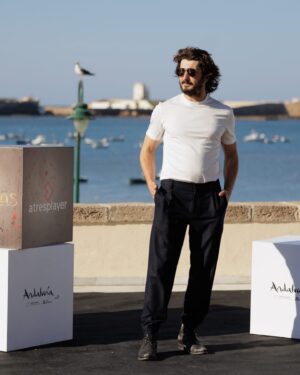 Yon González Instagram - Un gusto asistir al nacimiento del @southseriesfest 

@atresmediacom 
@buendiaestudios 
@seriebeguinas